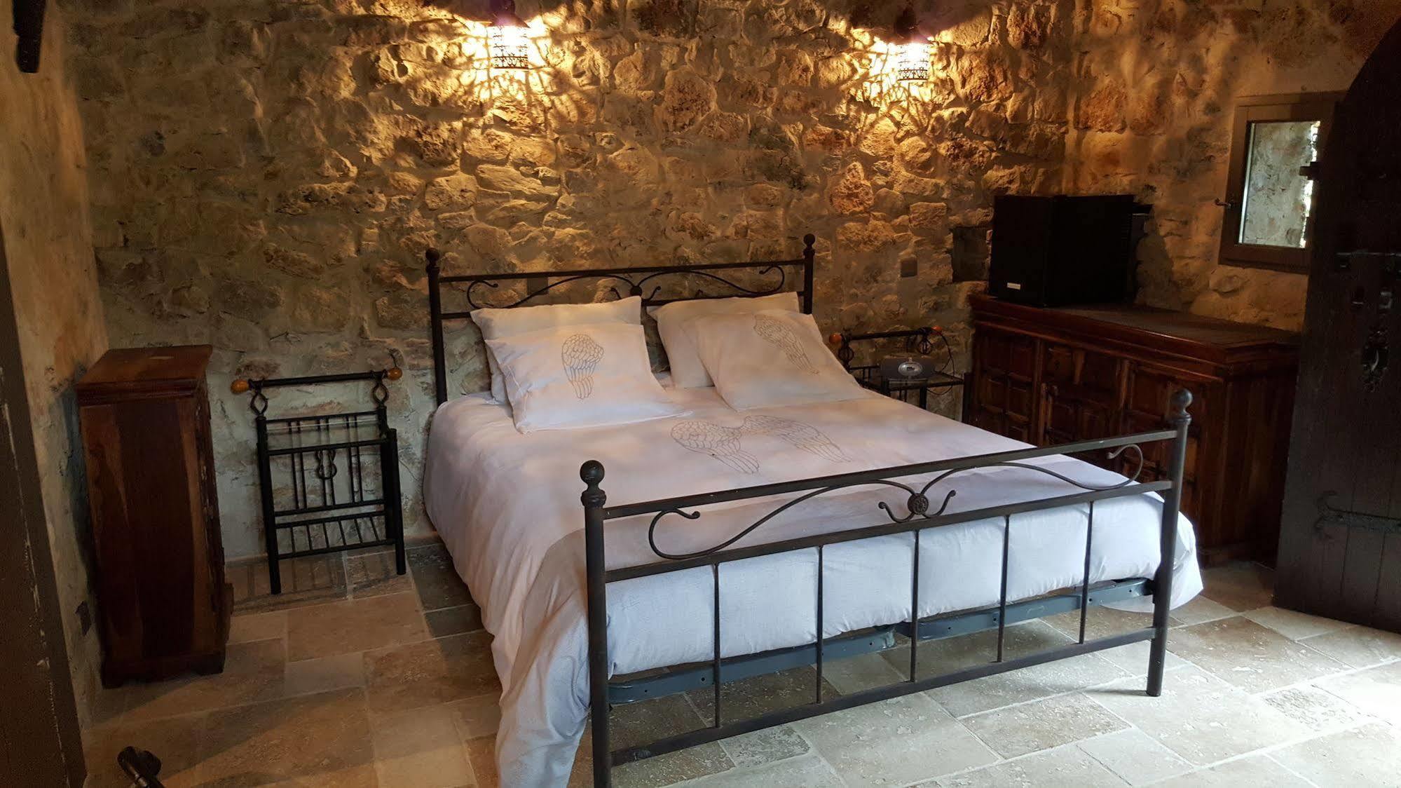 Le Donjon Des Combes Et Son Spa Фаянс Экстерьер фото